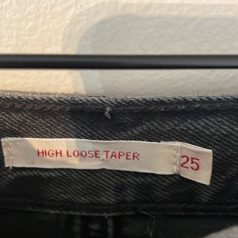 Levi's High Loose Taper Jeans - Picture 2 of 9